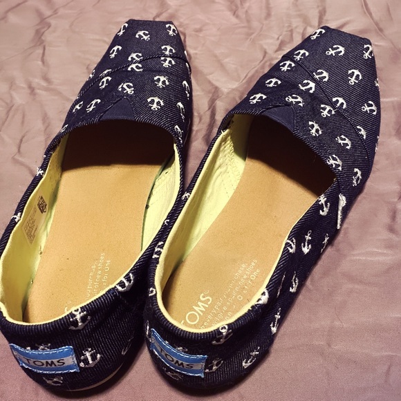 Size 11 Tom’s Navy with white anchor DO NOT BUY - Picture 1 of 4